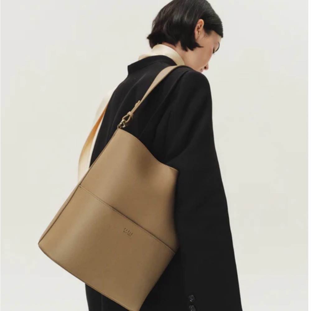 Freja - Tall Tote in Taupe - Picture 5 of 8